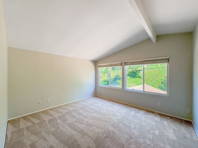 Building Photo - Beautifully updated 4-bed, 3-bath, two-sto...