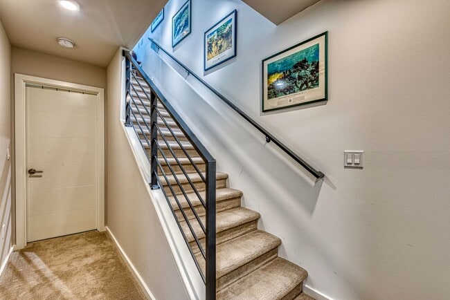 Building Photo - Fremont Townhome