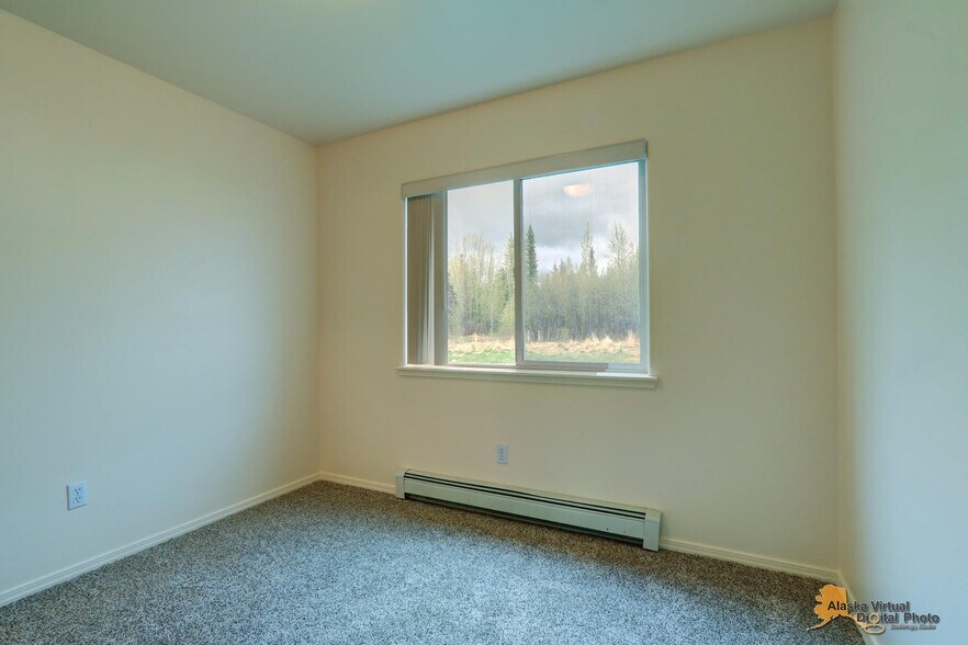 Building Photo - 5645 E Beaver Ave