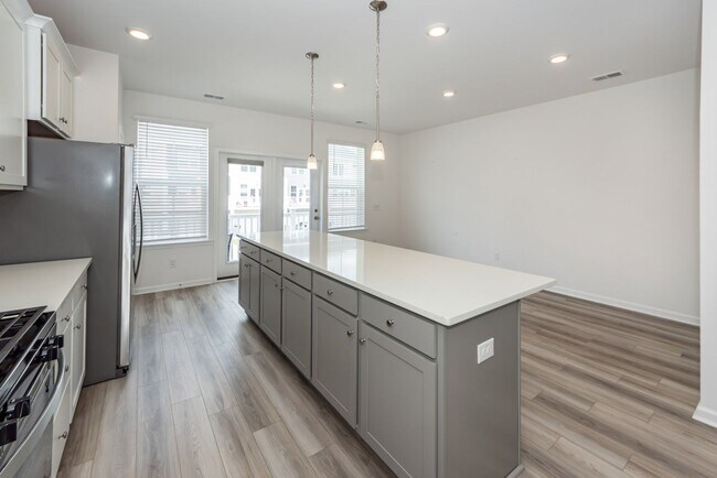 Building Photo - 4 Bedroom, 3.5 Bathroom Townhome in Foxbank Plantation - Moncks Corner
