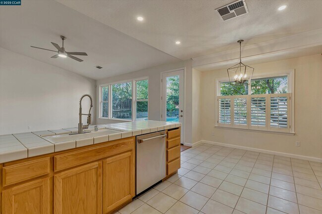 Building Photo - 4719 Golden Bear Dr