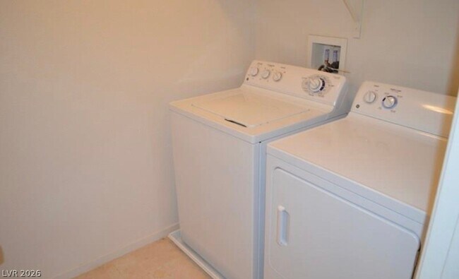 Building Photo - 2316 Silver Silo Ct