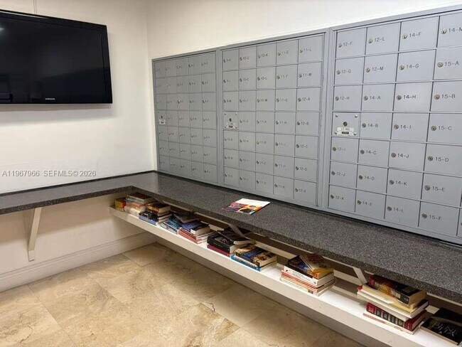 Building Photo - 150 SE 25th Rd