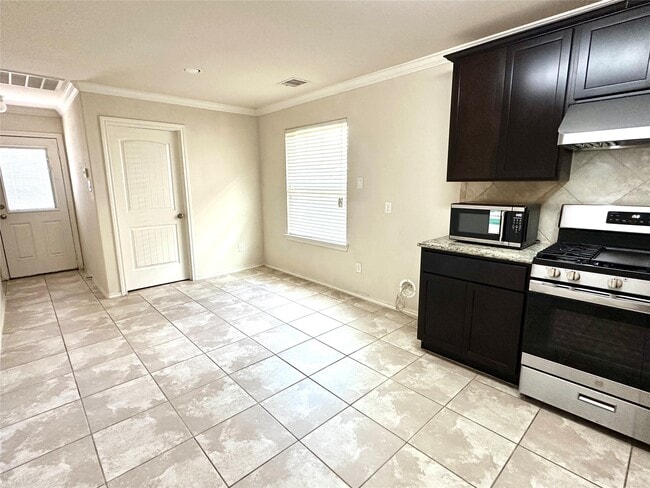 Building Photo - 1934 Acorn Glen Trail