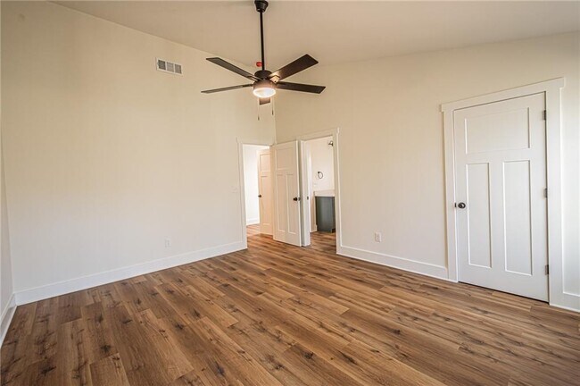 Building Photo - 635 Cane Creek Valley Rd