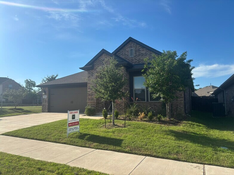 Building Photo - 8625 Spindletop Dr