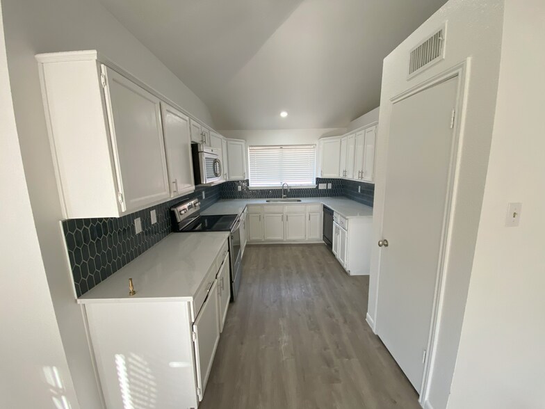 Building Photo - 1307 Edelweiss Dr