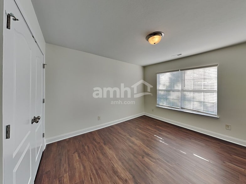 Building Photo - 1684 Woods Ln