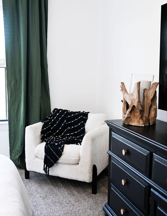 Building Photo - 90 Southaven Cir