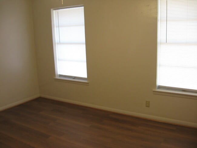 Building Photo - 1213 Park St