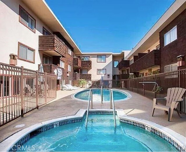 Primary Photo - 5400 Newcastle Ave