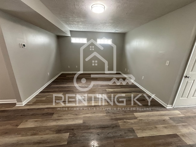 Building Photo - Newly Renovated 3-Bed, 1.5-Bath Townhome with Garage!