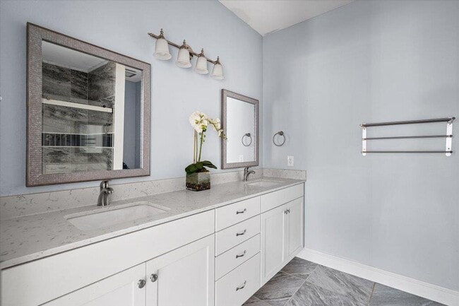 Building Photo - 10302 Aspen St