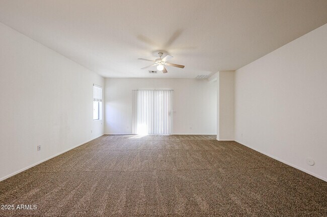 Building Photo - 45449 Alamendras St