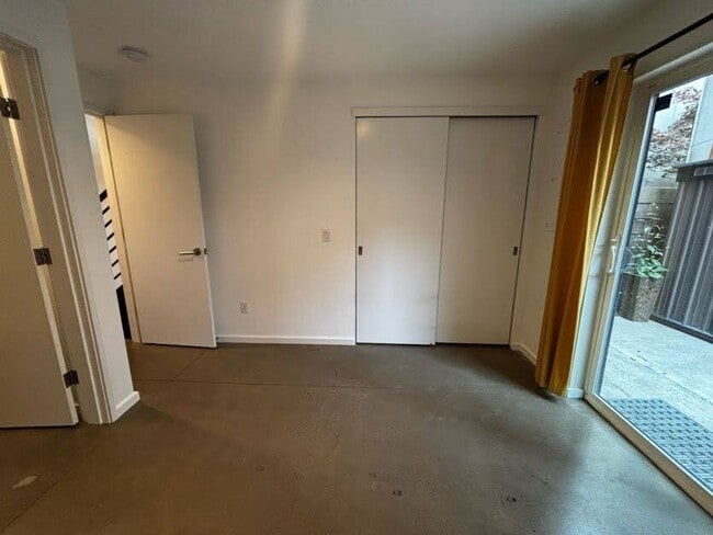Building Photo - Modern Townhome For Lease Near Columbia City | 2 Bed | 2.5 Bath | A/C | Covered Parking