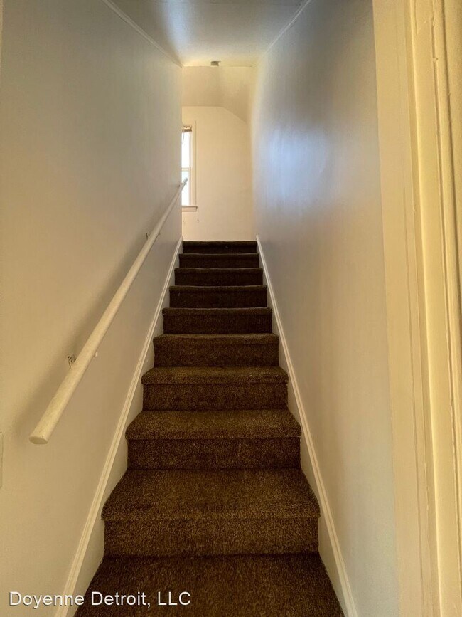 Building Photo - 3 br, 1 bath House - 18412 Glastonbury