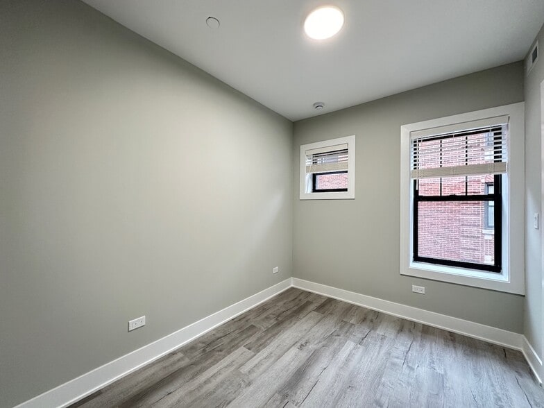 Building Photo - 1144 Oak Ave