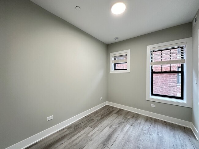 Building Photo - 1144 Oak Ave