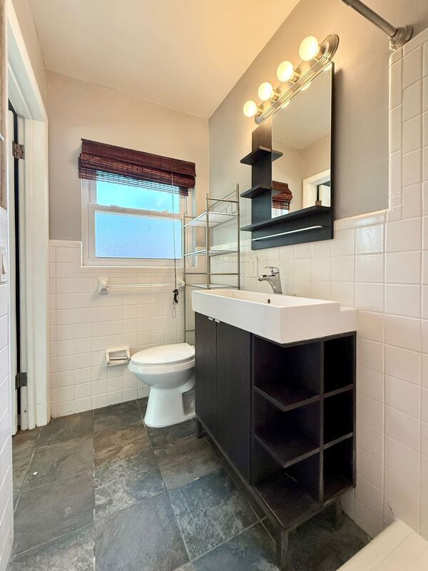 Building Photo - 2565 Granada Cir W