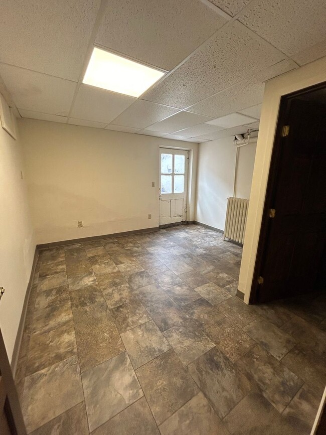 Building Photo - 530 McLeod Ave