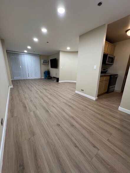 Living room - 1440 Veteran Ave