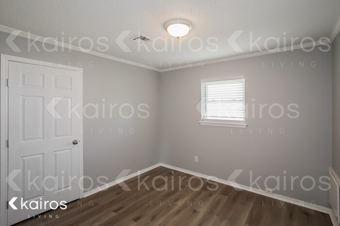 Building Photo - 204 NE 19th St