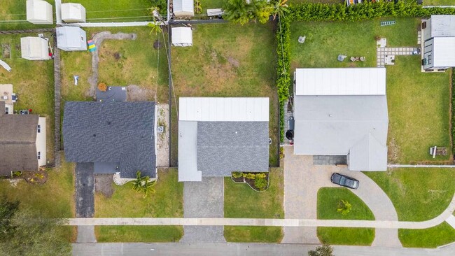 Building Photo - 5070 SW 94th Terrace