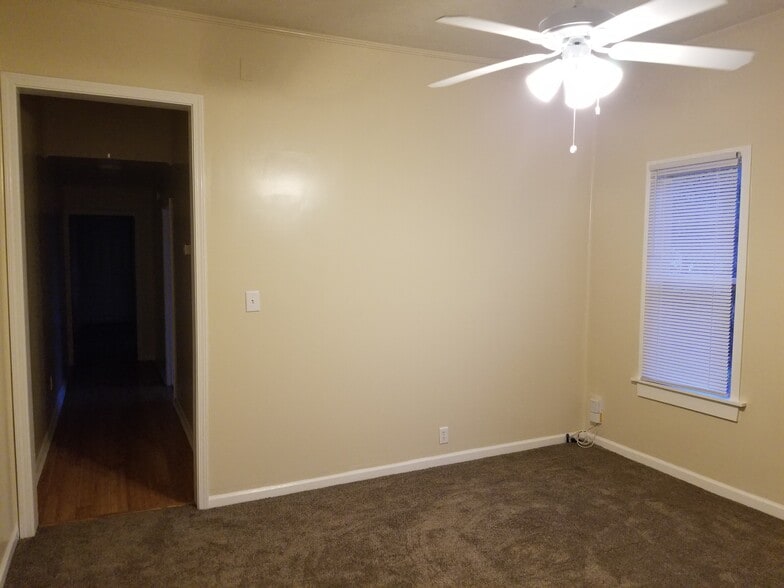 Livingroom - 630 West Ave