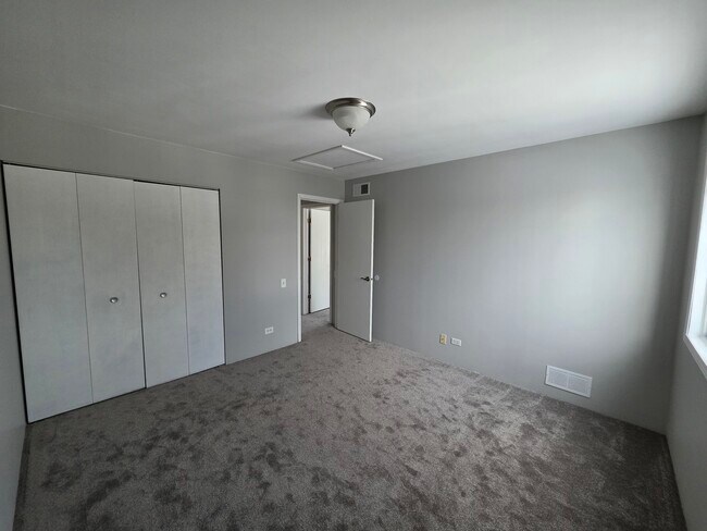 Building Photo - 462 Thomas Paine Ct