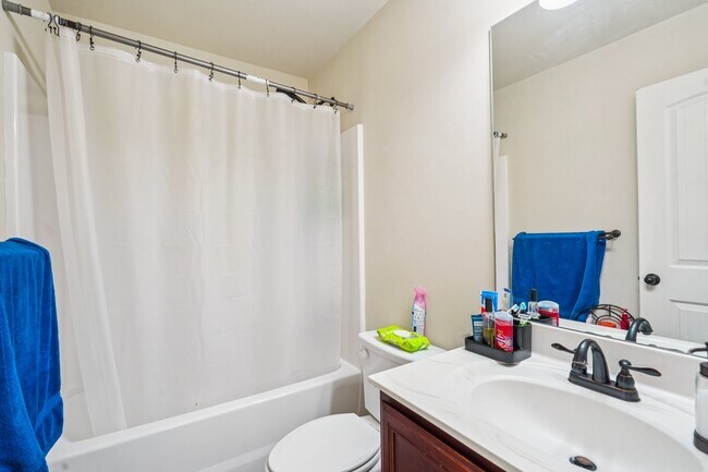 Building Photo - 115 Village Park Dr