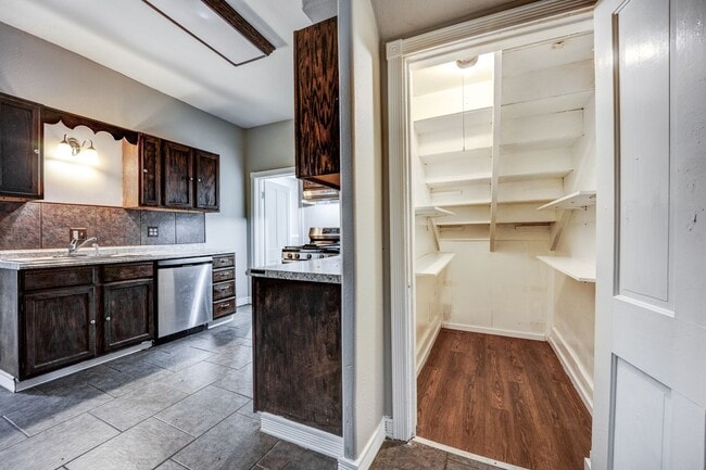 Building Photo - Freshly Updated 3 Bedroom Home