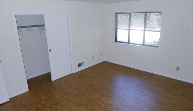 Building Photo - 2212 Old Stone Mill Dr