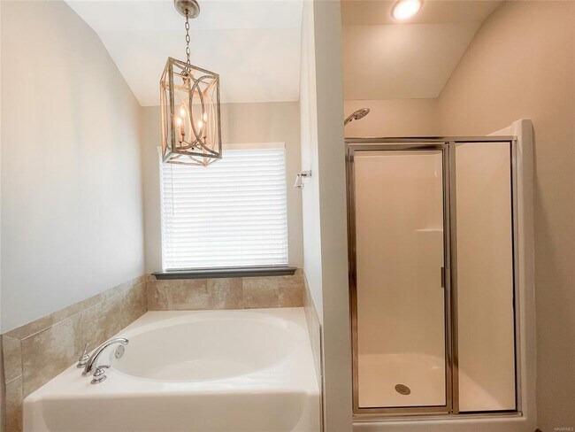 Building Photo - 583 Sunset Dr