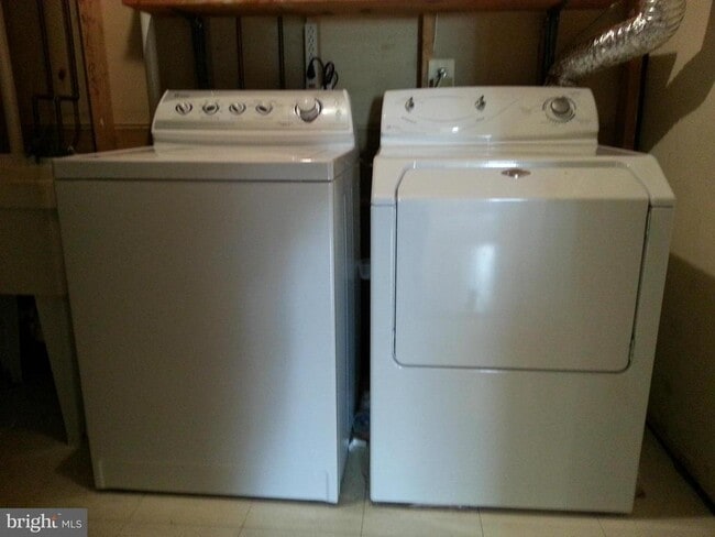 Building Photo - 12002 Lisa Marie Ct