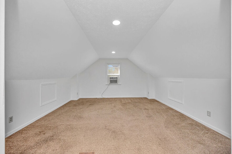 Building Photo - 8253 Brownsway Ln