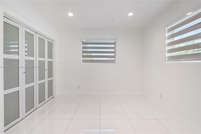 Building Photo - 18361 NE 7th Ct