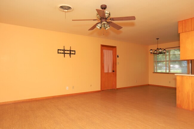 Building Photo - 1603 Avenue D