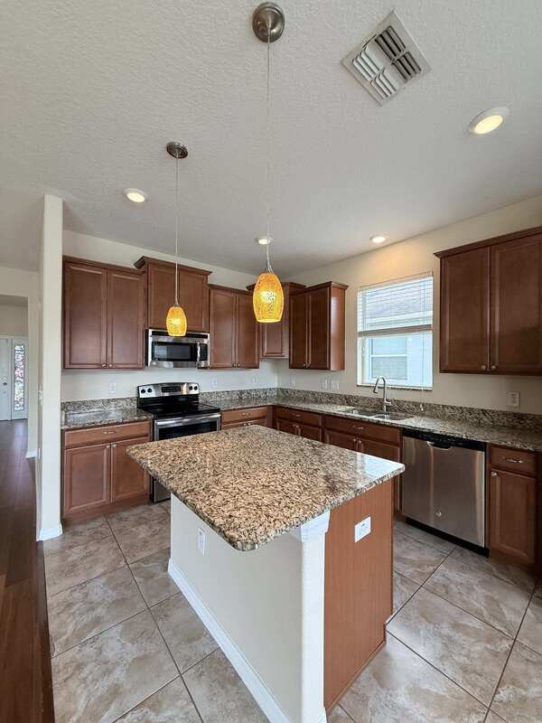 Building Photo - 930 Meadow Glade Dr