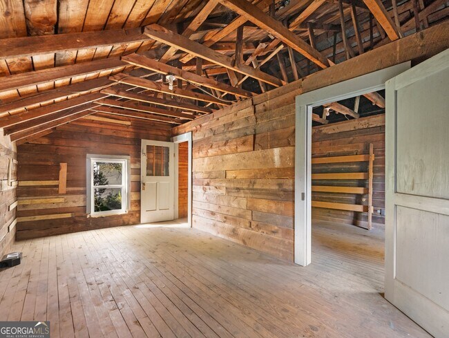 Building Photo - 249 Martin St