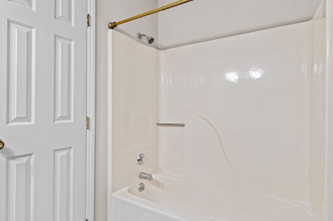 Building Photo - 5624 Darrow Dr
