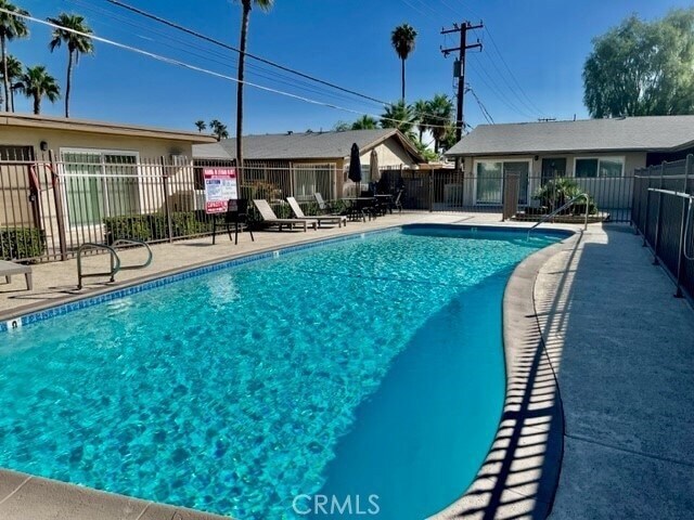 Building Photo - 685 E Vista Chino