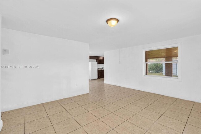 Building Photo - 2800 NW 6th Ct