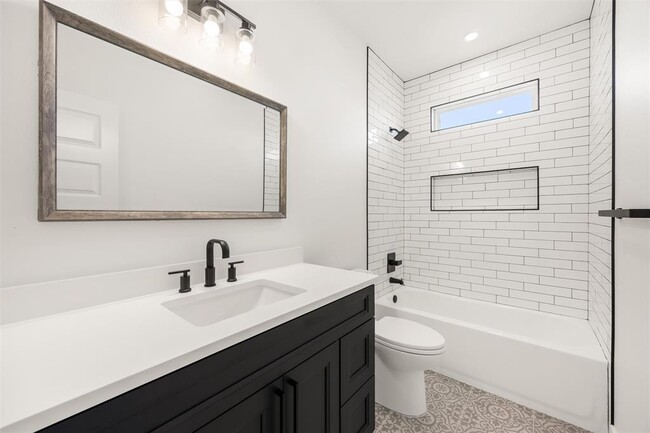 Building Photo - 260 Amaranta Ln