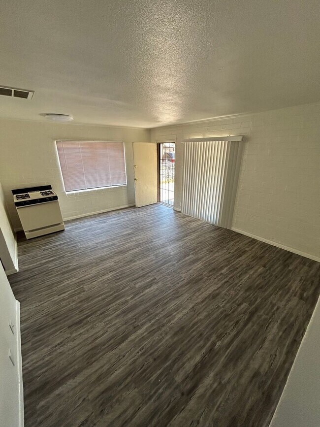 Building Photo - 2 bedroom with AC