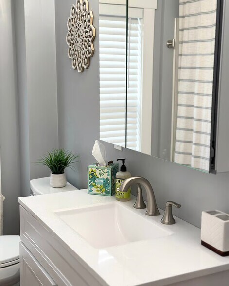 Building Photo - 22 Allessio St