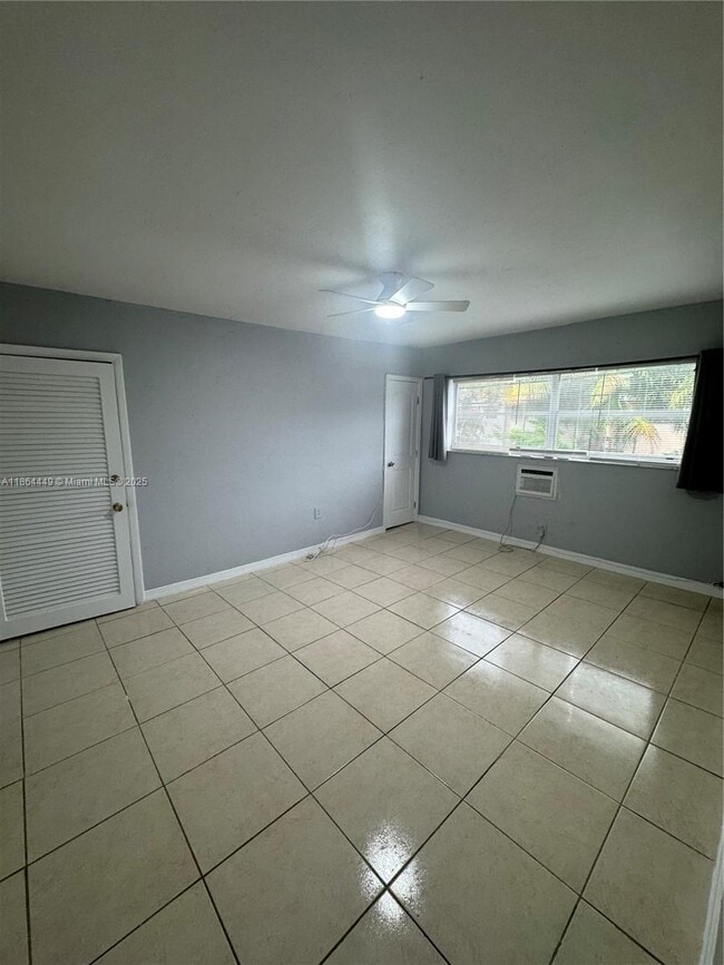Building Photo - $2,500MONTHLY;11930 NE 19TH DR #16 NORTH M...