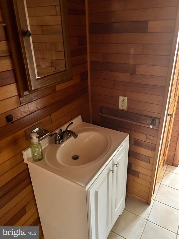 Building Photo - 89 Rockland Dr