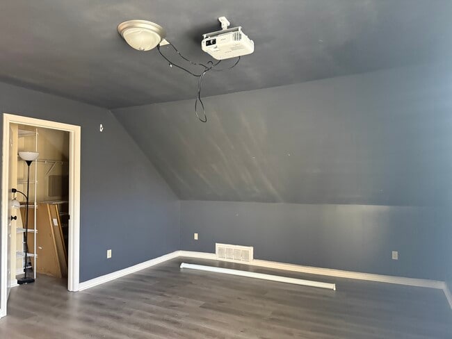 Building Photo - 481 Glenogle Ln