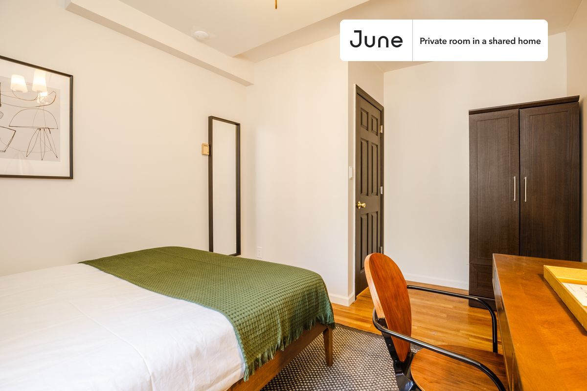 Building Photo - Private bedroom in 5 bed/2 bath Home