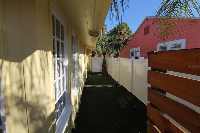 Building Photo - 5231 Calle De Costa Rica